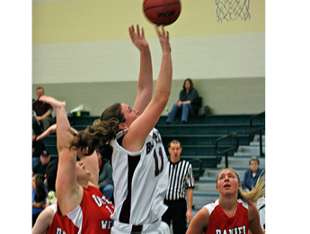 Skiffington Honored as NECC Rookie of the Week