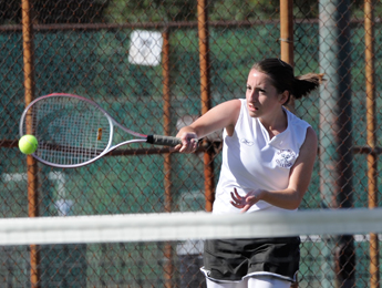 Wildcats Claw Lynx 5-4 in Women's Tennis Action