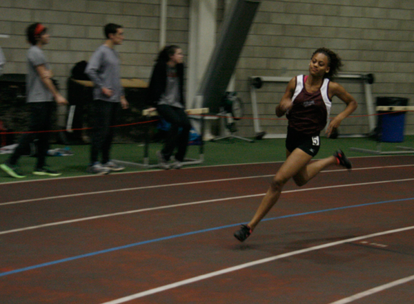 Sykes Takes First Places in Womens 200m Dash
