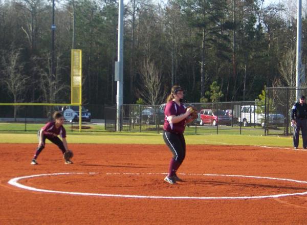 Medaille wins 2-1 in softball action