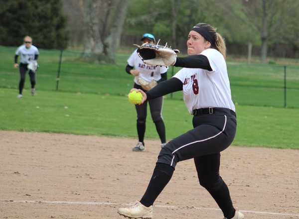 Wildcats split season ending doubleheader with CCRI