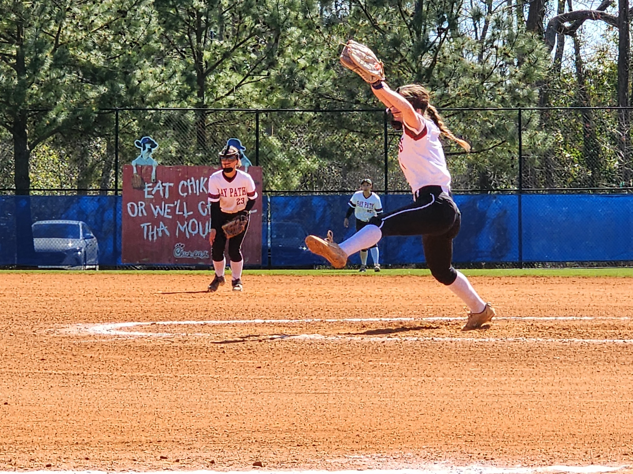 Wildcats Split Doubleheader with Elms College