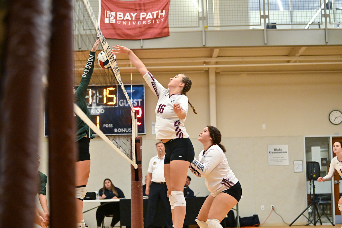 Wildcats Win 3-1 Over Fitchburg State in Volleyball Action