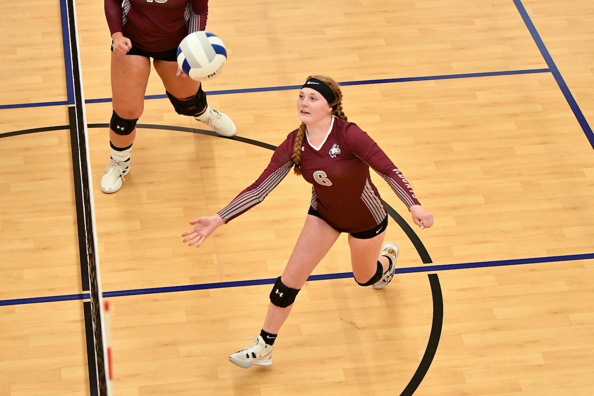 Wildcats Finish Season with a Win on Volleyball Senior Day!