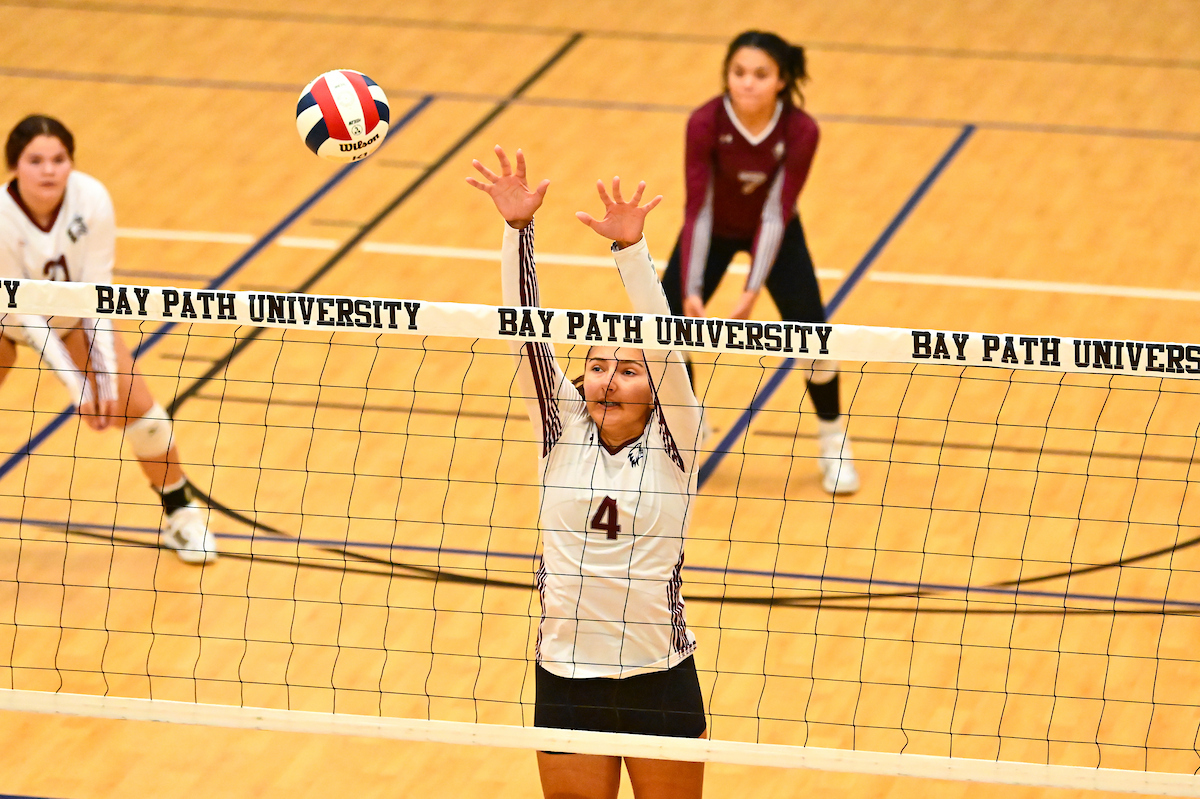 Wildcats Sweep the Cougars 3-0 in Volleyball Action